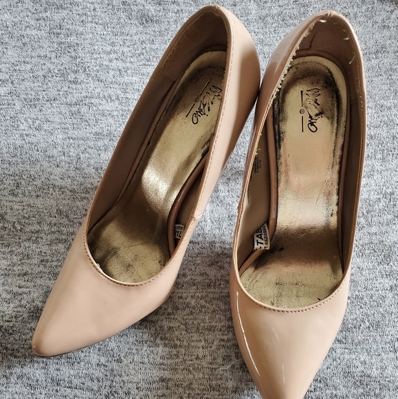 Nude Closed Pointed-Toe Heels - Picture 2 of 5